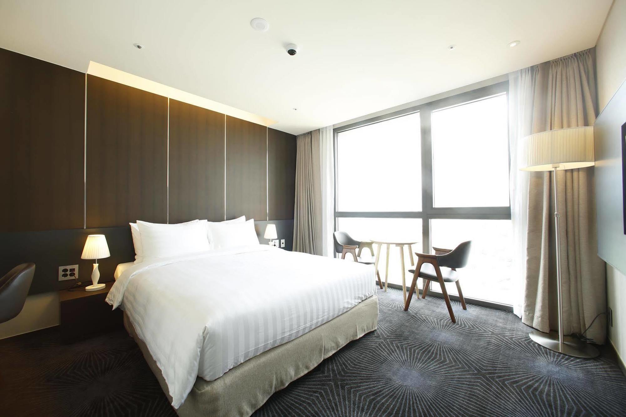 Days Hotel Jeju Seogwipo Ocean Екстер'єр фото