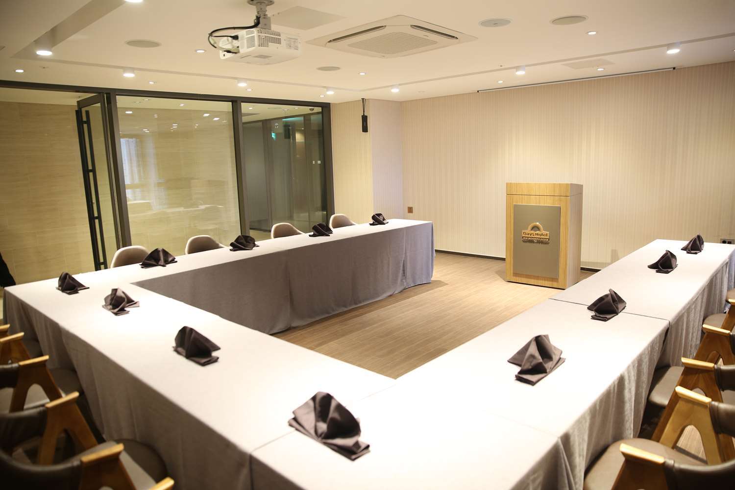 Days Hotel Jeju Seogwipo Ocean Екстер'єр фото